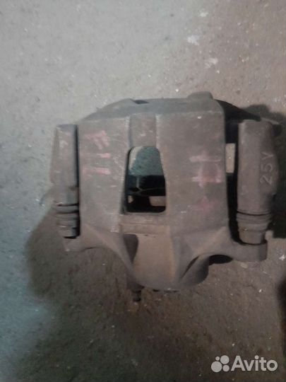 Суппорт передний левый