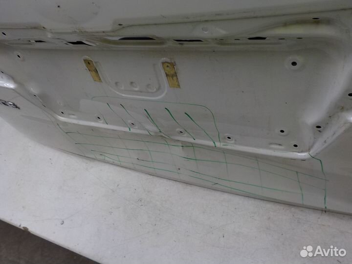 Дверь багажника Toyota Hiace