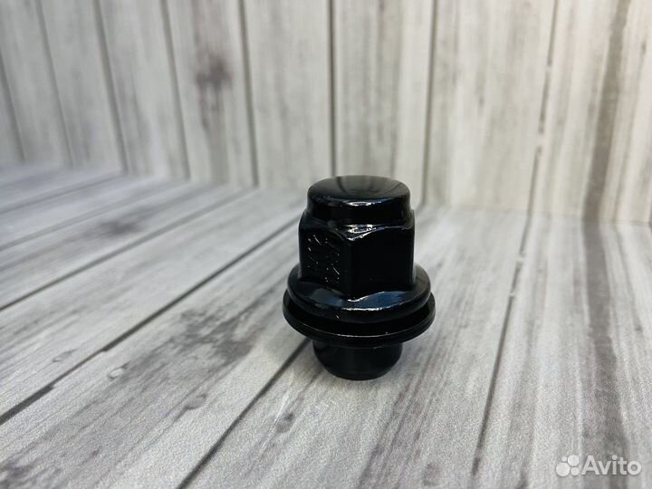 Колесные гайки на nissan черные