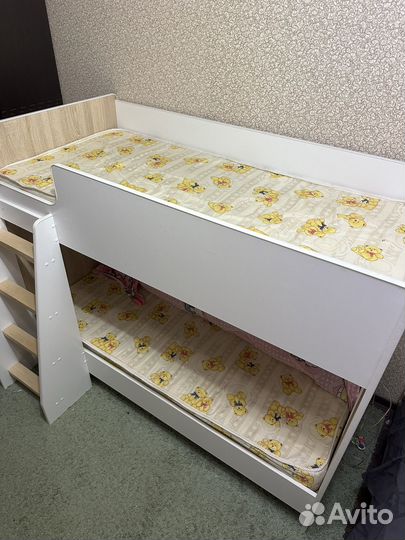 Двухъярусная кровать