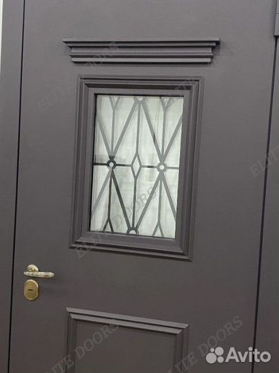 Дверь входная металлическая со стеклом