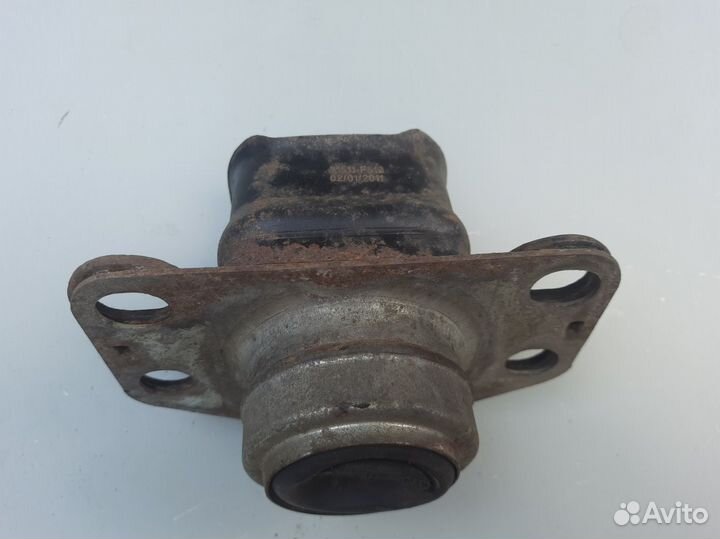 Опора двигателя правая Renault Clio 2 Symbol