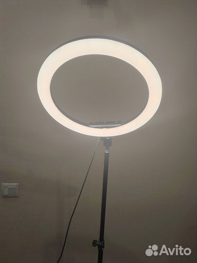 Кольцевая лампа со штативом