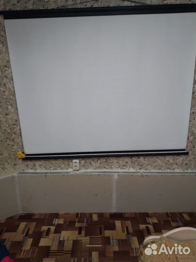 Проектор с экраном