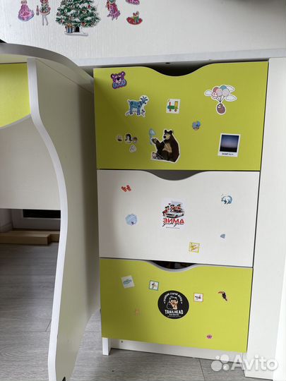 Кровать детская со столом и шкафом