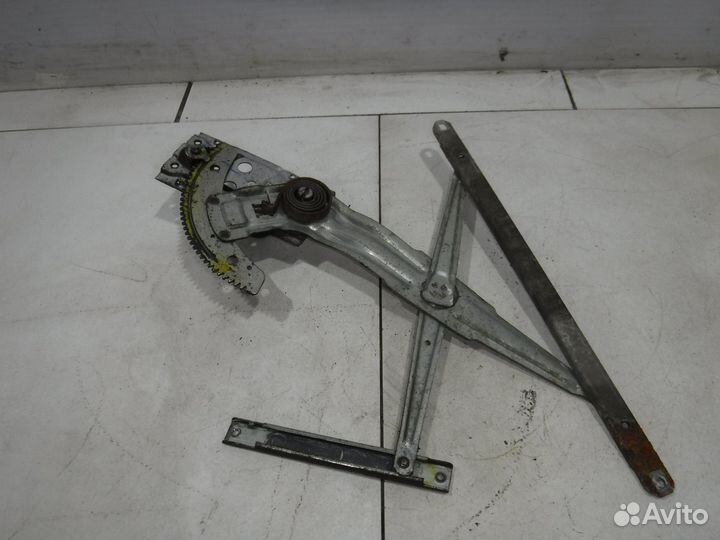 Стеклоподъемник мех. передний Mitsubishi L200 96-06г