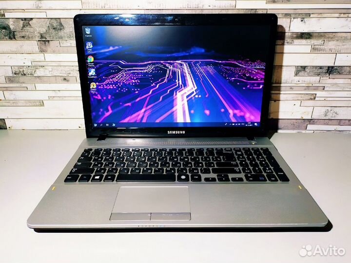 Samsung NP-300E5V - Celeron 3 Gen \ 4 Озу \ 320HDD