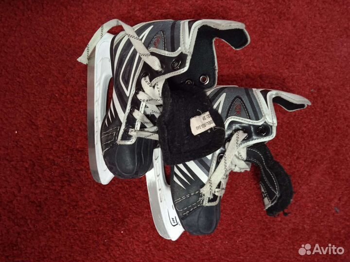 Коньки хоккейные