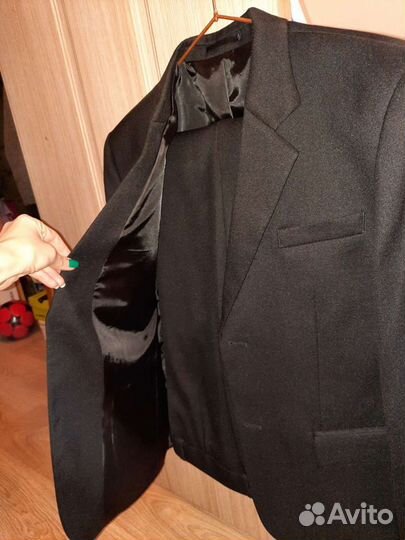 Костюм новый на мальчика, рост 158