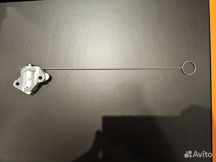 Гидронатяжитель цепи грм правый 05047886