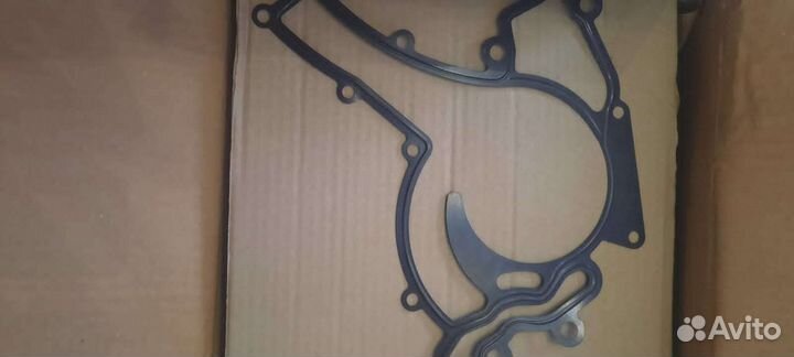 Насос охлаждающей жидкости с прокладкой