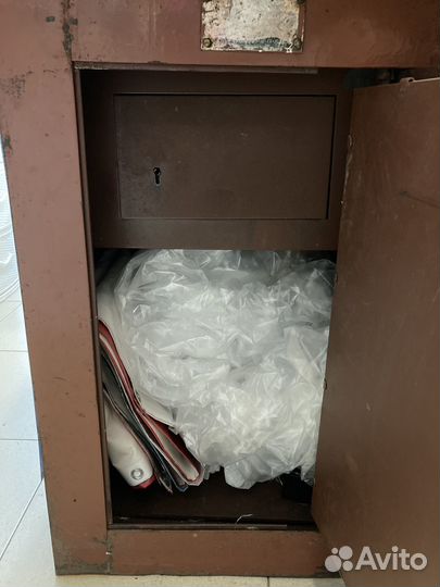 Сейф металлический