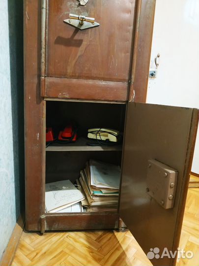 Сейф металлический