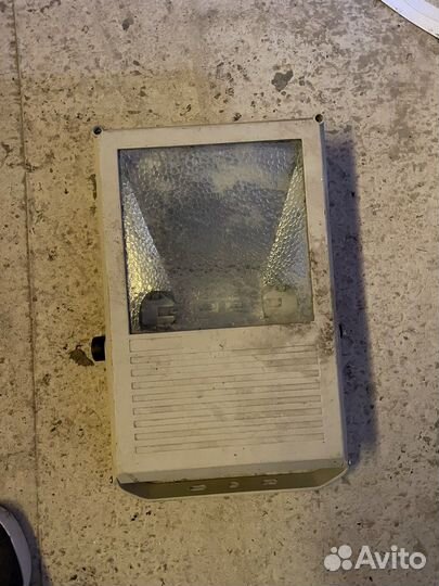 Галогенный прожектор светильник сафит