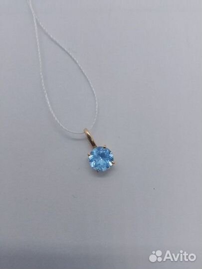 Золотая подвеска с камнем