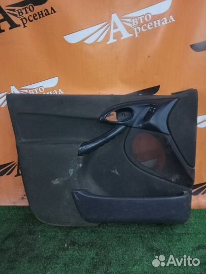 Обшивка боковой двери Ford Focus 2004