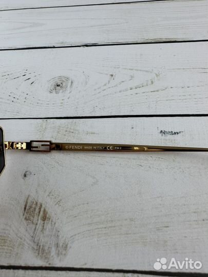 Солнцезащитные очки Fendi FE0440