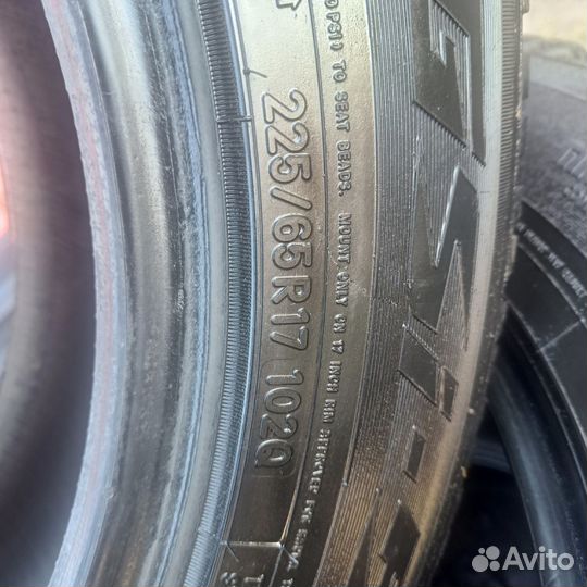 Toyo Observe GSi-5 225/65 R17 149S