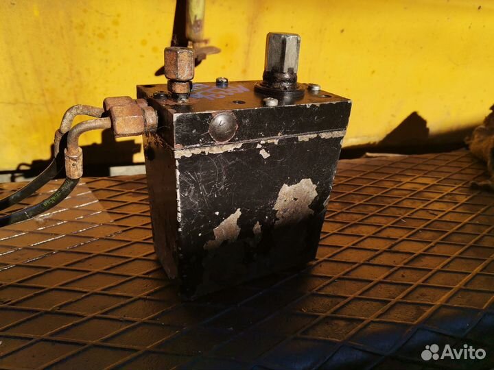 Насос подъема кабины Volvo FH12