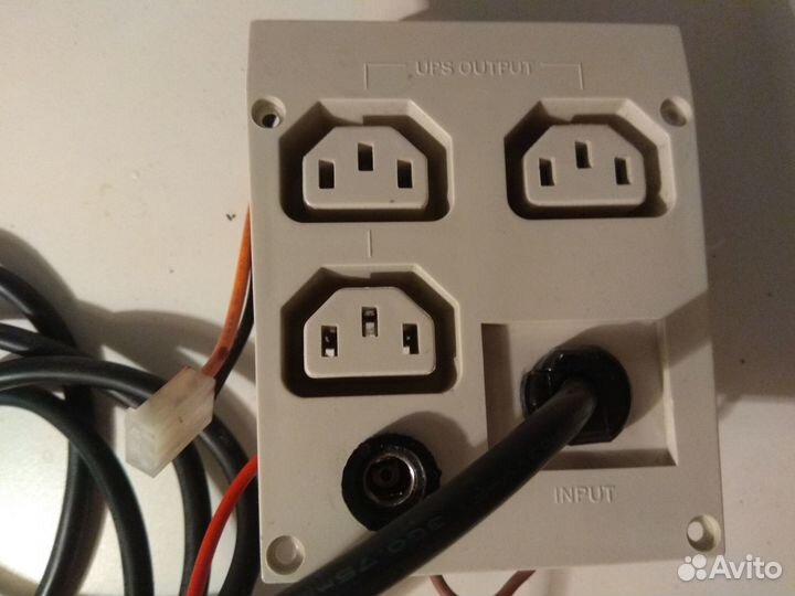 Кабель питания с тремя выводами