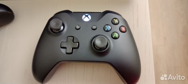 Продаю Хbox One + Kinect