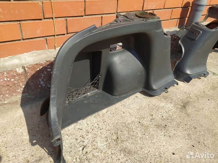 Обшивка багажника Toyota Corolla HB EE111