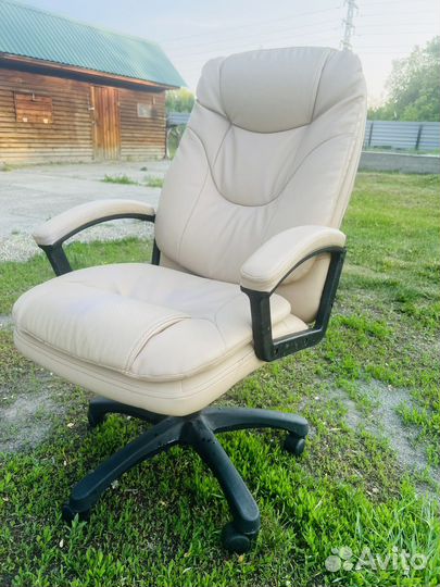 Кресло кожаное
