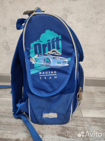 Школьный рюкзак с ортопедической спинкой