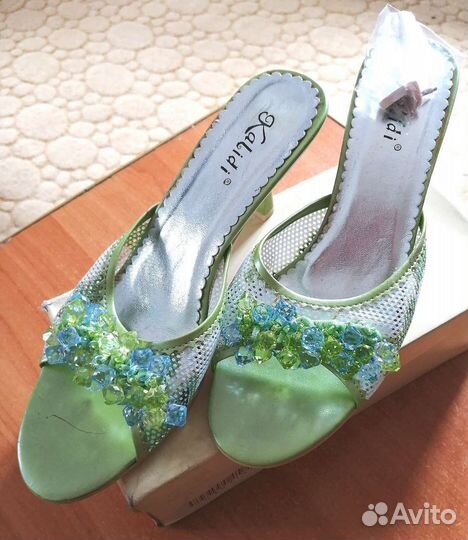 Босоножки женские