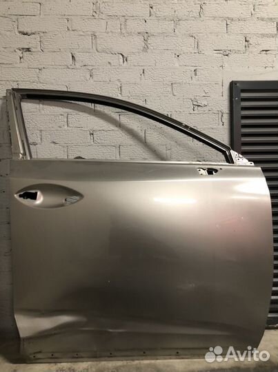Передняя правая дверь Lexus nx300