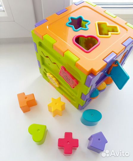 Игрушки погремушки. Бизиборд. Развивающий куб
