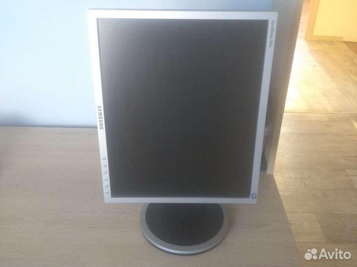 Монитор Samsung syncmaster 740n