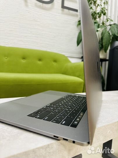 Apple MacBook Pro 15 2018 16/512 Идеал. Гарантия
