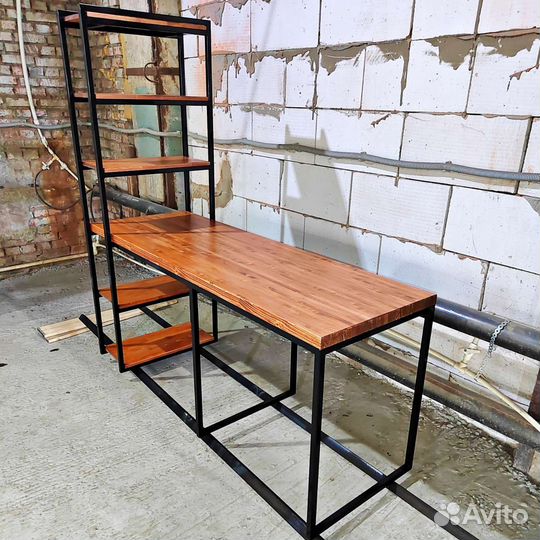 Компьютерный стол со стеллажом в стиле лофт