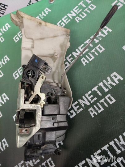 Замок боковой двери передний левый Mercedes-Benz E