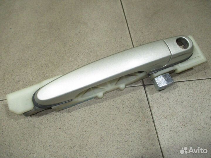 Ручка двери передней правая Hyundai Tucson 1 (JM)