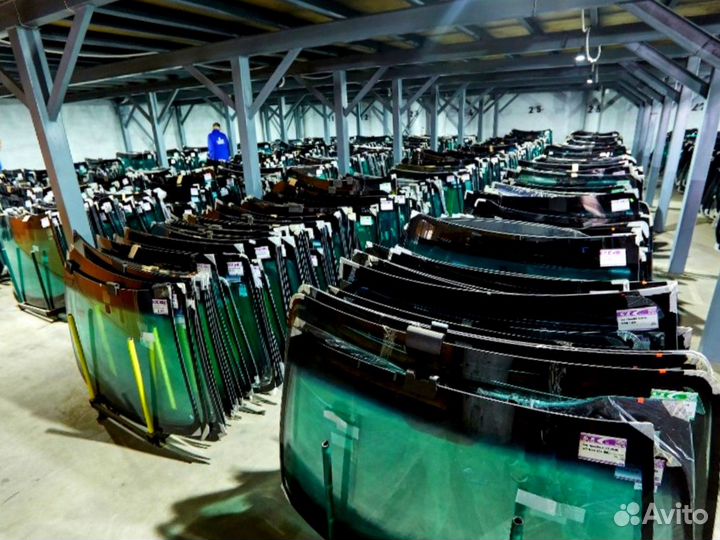 Стекло лобовое верхнее Johnston