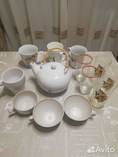 Посуда: стаканы, чайник заварочный,кружки,тарелки