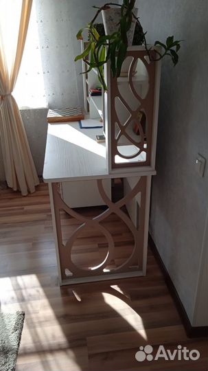 Письменный стол со стулом