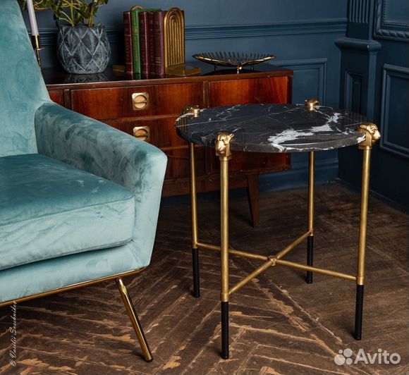 Эксклюзивный дизайнерский стол из мрамора и латуни