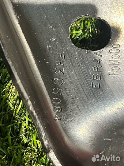 Кронштейн (крепление) правый Ford Mustang