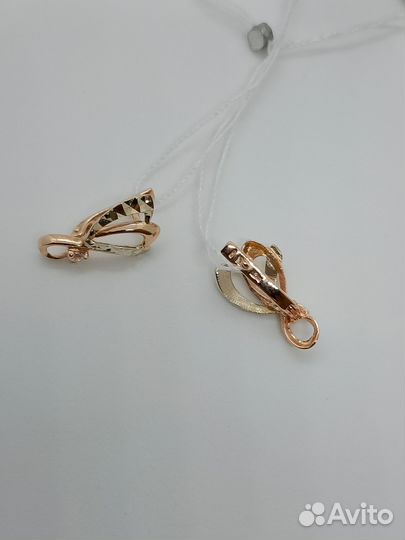 Золотые серьги с камнем