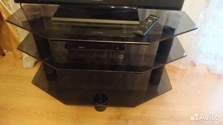 Стеклянная тумба для телевизора