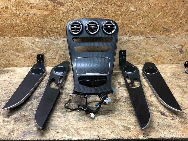 Консоль салона (кулисная часть) Mercedes GLC Coupe