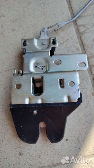 Замок багажника Mitsubishi Lancer 9