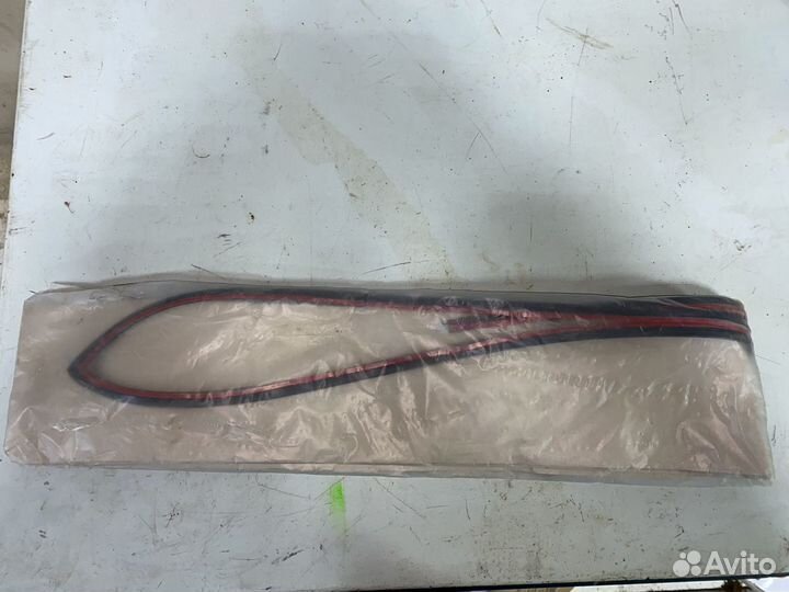 Молдинг лобового стекла Toyota Corolla