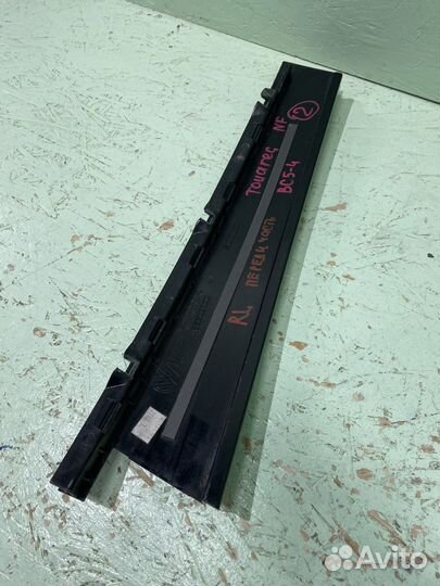 Молдинг (накладка) задней двери Touareg NF