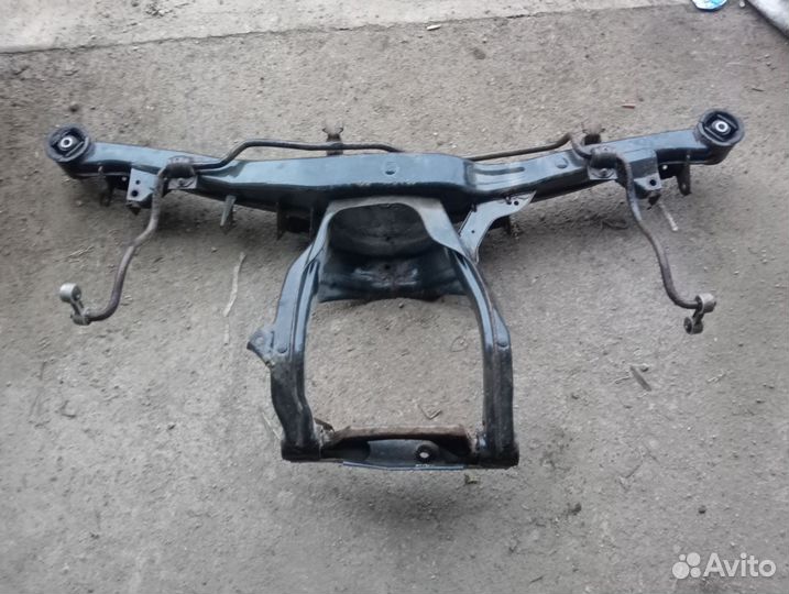 Задний подрамник bmw е32