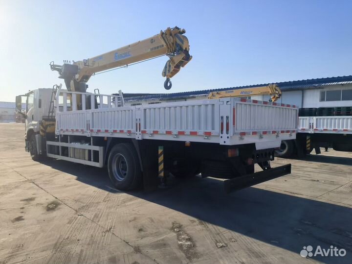 Бортовой грузовик Isuzu Forward (F-Series) с КМУ XCMG, 2024