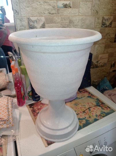 Большой цветочный горшок